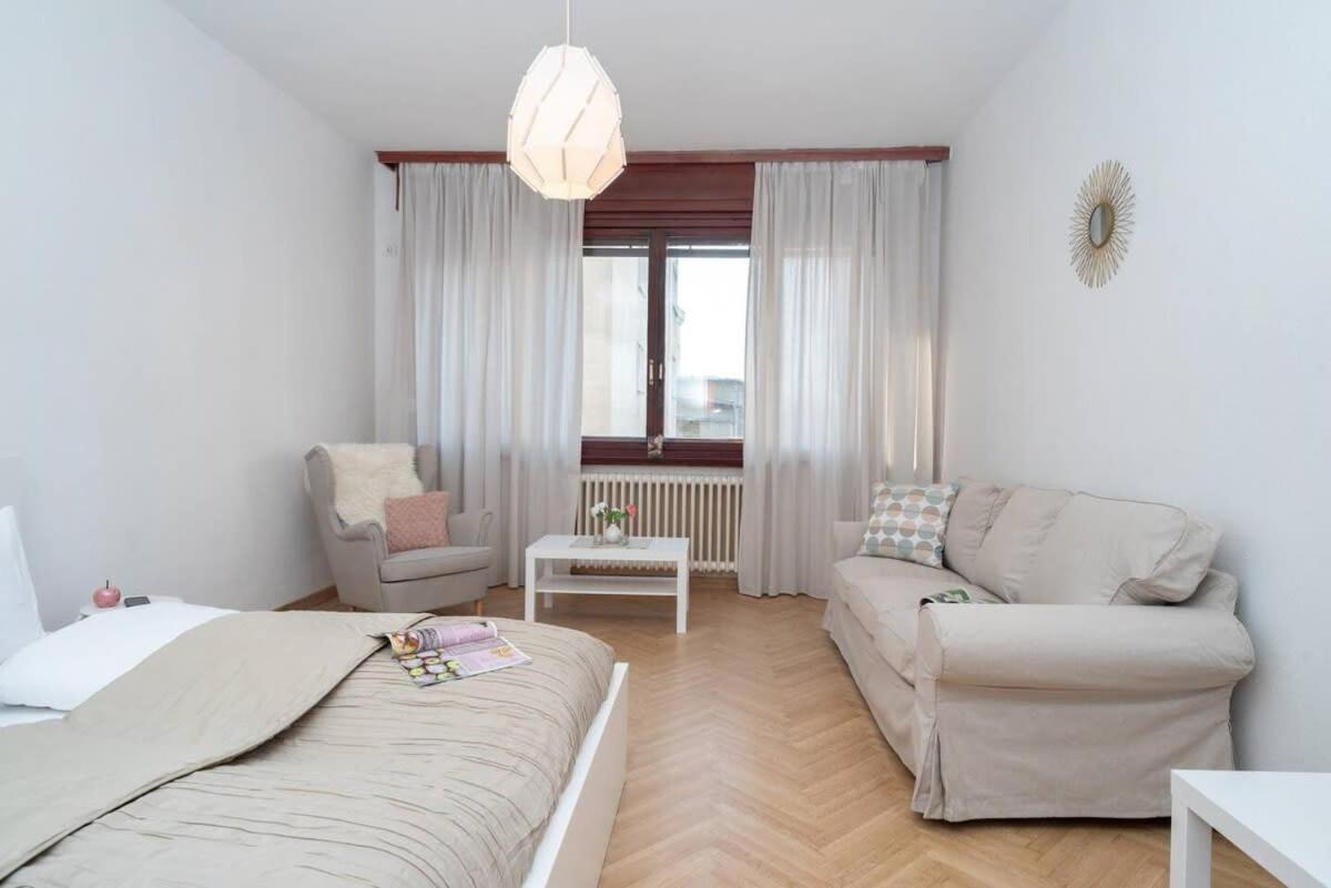 Convenient Apartment In The Heart Of Downtown — Photos 2