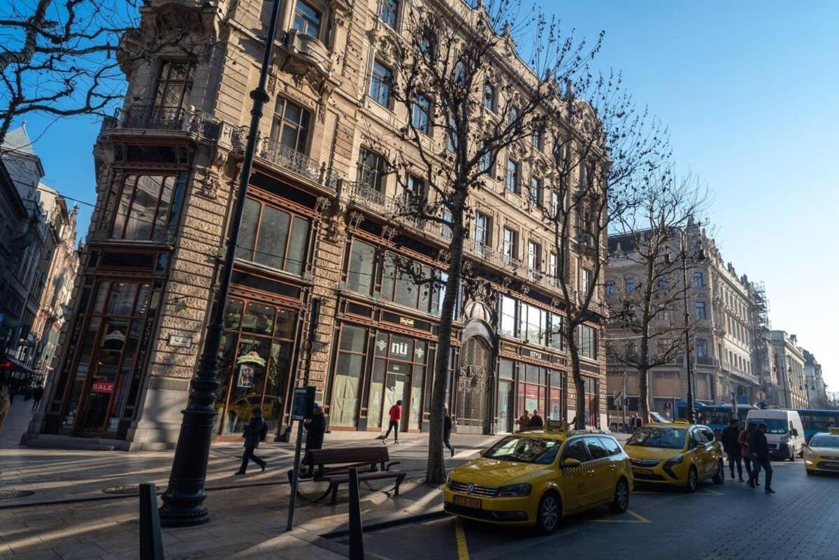 Convenient Apartment In The Heart Of Downtown — Photos 1